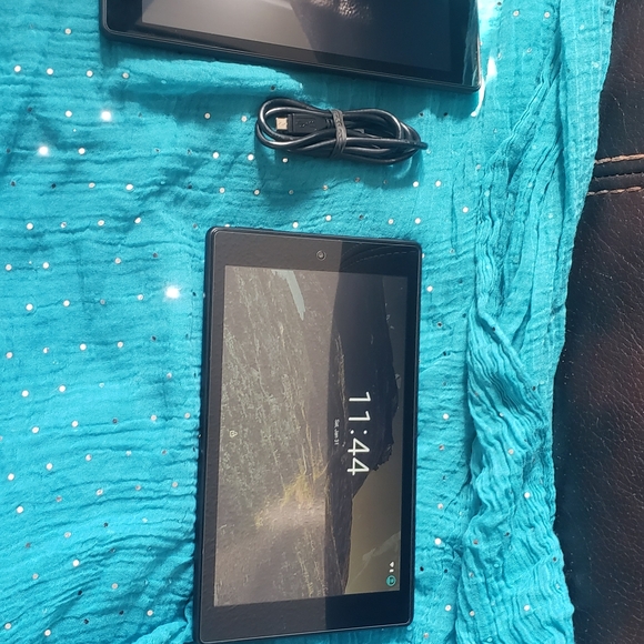 Black Tablet - Electronics Accessory - Picture 3 of 11